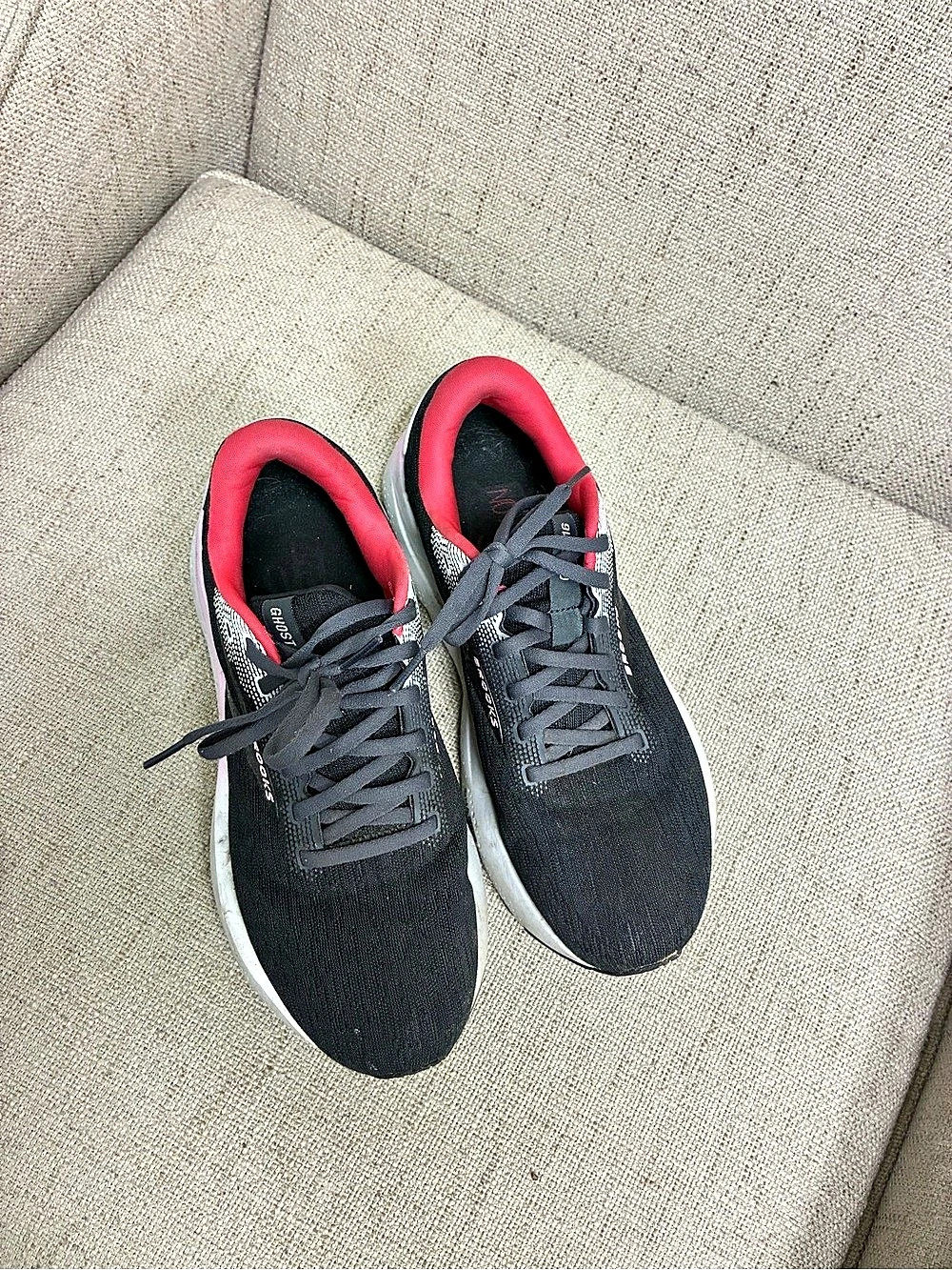 Brooks Ghost 13 Athletic Shoes Black & Pink